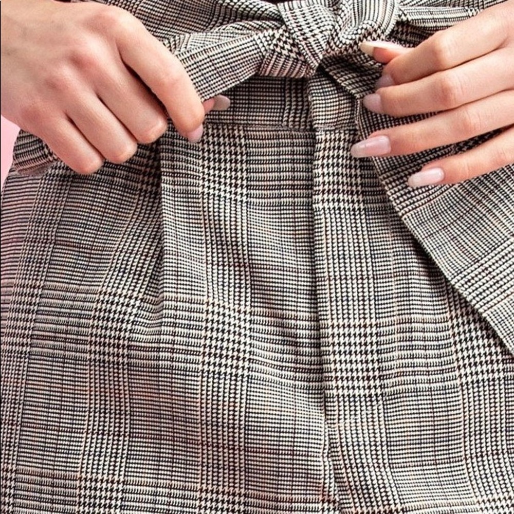 FRONT TIE BLACK & WHITE PLAID w/STRETCH - Picture 12 of 13